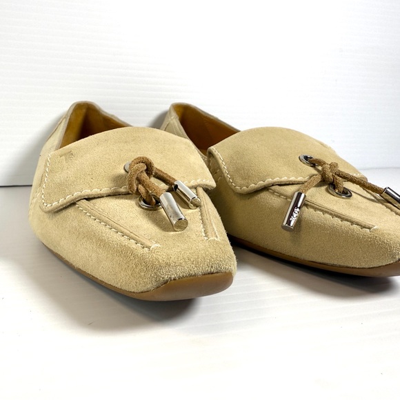 Tod’s Cream Beige Suede Flats. TOD’S Bowed Eve Driving Shoes. 7.5 - Picture 3 of 11